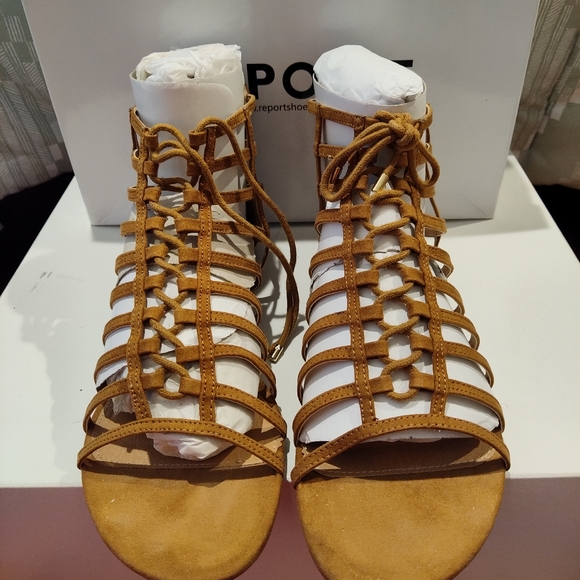 Tan strappy sandals - Picture 2 of 4